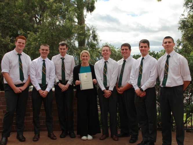 Tamara Gasson receives the Yr 12 Gratitude Award